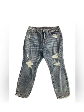 Judy Blue Distressed Light Wash Blue Jeans
